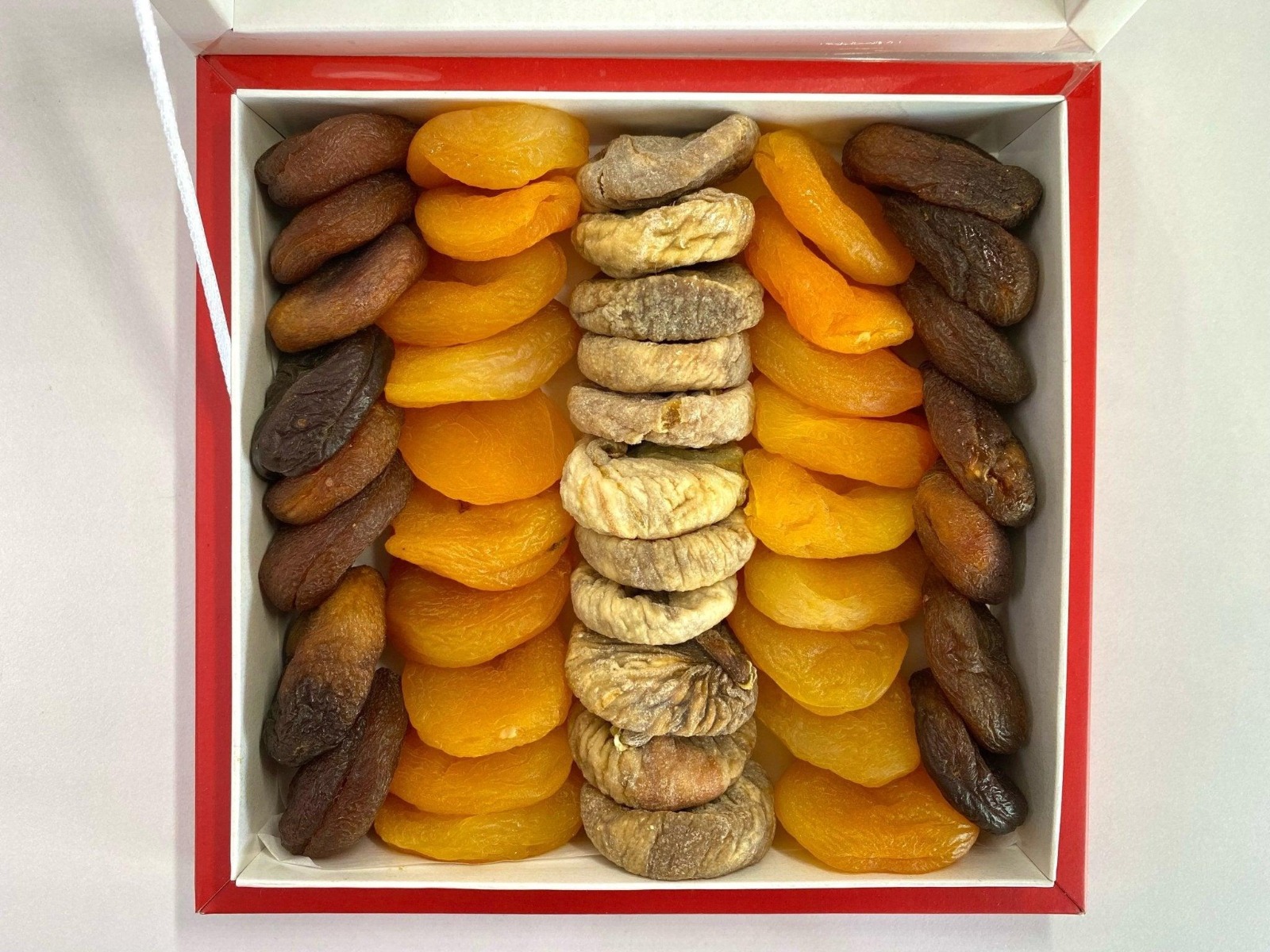 dried-apricot-and-fig-gift-box